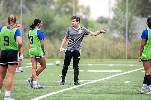 MIKAELA MACKENZIE / FREE PRESS

New head coach Mark Colvin at the Bisons women&#039;s soccer team practice on Thursday, Sept. 11, 2025. 

For Josh story.
Free Press 2025