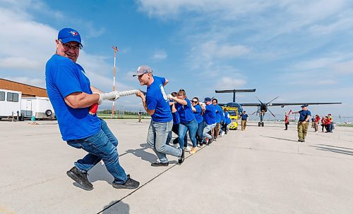 MIKE DEAL / FREE PRESS
Micheal Giles (left) an employee with the City of Winnipeg heaves on the end of the rope pulling (along with fellow City staffers) a CT 142 Dash-8 (Gonzo) which weighs approximately 35,000 lbs.
Participants take part in the United Way Winnipeg’s Plane Pull at the RRC Polytech Stevenson Campus-Winnipeg Friday morning to celebrate the organizations 60th fundraising campaign.
Reporter: Kevin Rollason
250912 - Friday, September 12, 2025.