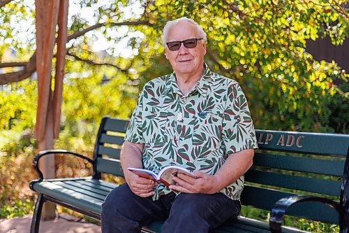 MIKE DEAL / FREE PRESS
Gerald Brown volunteers his time overseeing the library that's on the main floor in Portage Commons at 610 Portage Avenue.
Reporter: Aaron Epp
250916 - Tuesday, September 16, 2025.