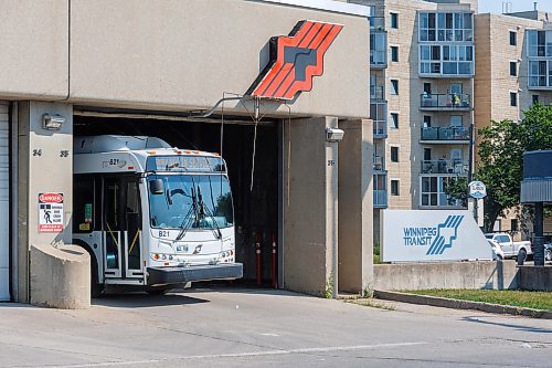 MIKE DEAL / FREE PRESS
Winnipeg transit buses leave the Osborne Street Garage Wednesday morning.
250709 - Wednesday, July 09, 2025.