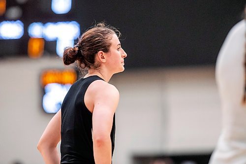 MIKAELA MACKENZIE / FREE PRESS

Kyu Fust, top-ranked recruit, at U of M Bisons practice on Thursday, Sept. 18, 2025.

For Josh story.
Free Press 2025