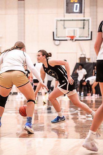 MIKAELA MACKENZIE / FREE PRESS

Kyu Fust, top-ranked recruit, at U of M Bisons practice on Thursday, Sept. 18, 2025.

For Josh story.
Free Press 2025