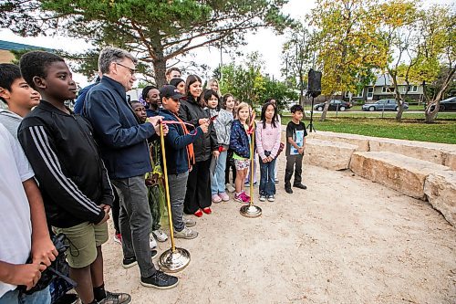 MIKAELA MACKENZIE / FREE PRESS
St. George School grade six student Bhavik Bawa and principal Carly Friesen cut the ribbon on a new outdoor classroom in St. George Park (which will serve the students at neighbouring St. George School) on Friday, Sept. 19, 2025.
Free Press 2025