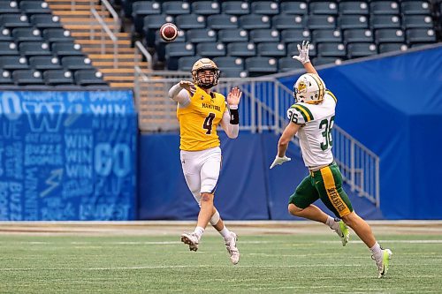 BROOK JONES/FREE PRESS
The University of Manitoba Bisons host the visiting University of Alberta Golden Bears in Canada West football action at Princess Auto Stadium in Winnipeg, Man., Saturday, Sept. 20, 2025. Pictured: Bisons quarterback Jackson Tachinski (No. 4) throws the football while Golden Bears defensive back Jack Gehlert (No. 36) covers him during second quarter action.