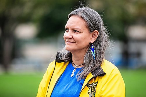 MIKAELA MACKENZIE / FREE PRESS
MDA president Shawna Joynt at the deaf flag-raising in Memorial Park in front of the Legislative Building on Tuesday, Sept. 23, 2025.
For Maggie story.
Free Press 2025