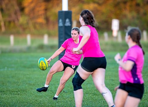 BROOK JONES/FREE PRESS
Brombies/Wombats playmaker Courtney Maines, 29, is pictured making a chip kick during a team practice at Maple Grove Rugby Park in Winnipeg, Man., Wednesday, Sept. 24, 2025. The Brombies/Wombats rugby team will be competing against the Assassins in the women's premier championship on Saturday.