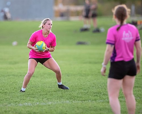 BROOK JONES/FREE PRESS
Brombies/Wombats playmaker Courtney Maines, 29, is pictured with a rugby ball during a team practice at Maple Grove Rugby Park in Winnipeg, Man., Wednesday, Sept. 24, 2025. The Brombies/Wombats rugby team will be competing against the Assassins in the women's premier championship on Saturday.
