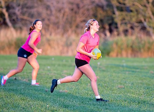 BROOK JONES/FREE PRESS
Brombies/Wombats playmaker Courtney Maines, 29, is pictured running while carrying a rugby ball during a team practice at Maple Grove Rugby Park in Winnipeg, Man., Wednesday, Sept. 24, 2025. The Brombies/Wombats rugby team will be competing against the Assassins in the women's premier championship on Saturday.