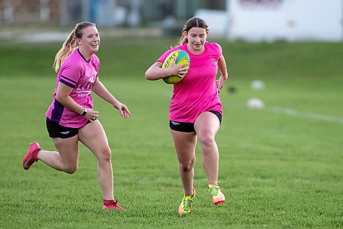 BROOK JONES/FREE PRESS
Brombies/Wombats player Ashley Garland (right) is pictured running while carrying a rugby ball as teammate Rachel Sprindzan gives chase during a team practice at Maple Grove Rugby Park in Winnipeg, Man., Wednesday, Sept. 24, 2025. The Brombies/Wombats rugby team will be competing against the Assassins in the women's premier championship on Saturday.