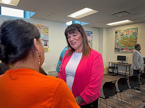 Ruth Bonneville / Free Press 

LOCAL Ndinawe funding

Minister Bernadette Smith Housing, Addictions and Homelessness Minister, chats with people attending the press conference at Ndinawe where she announced   funding for culturally based addictions programs Monday. 

See story by Malak

Sept 29th, 2025