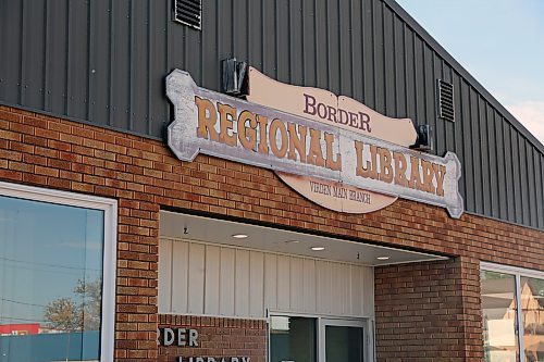 The outside of the Border Regional Library in Virden. (Connor McDowell/The Brandon Sun)