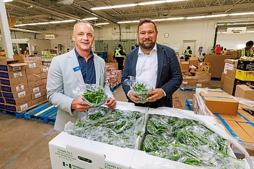 MIKE DEAL / FREE PRESS
Vince Barletta (right), President and CEO, Harvest Manitoba along with Barry Watson (left), area Vice-President, Corporate Financing and Senior Accounts at Western Canada for Farm Credit Canada (FCC) during an announcement at Harvest MB’s facilities (1085 Winnipeg Avenue) Wednesday morning, that FCC will be putting up $500,000 to help Harvest Manitoba expand.
Reporter: Tyler Searle
251001 - Wednesday, October 01, 2025.
