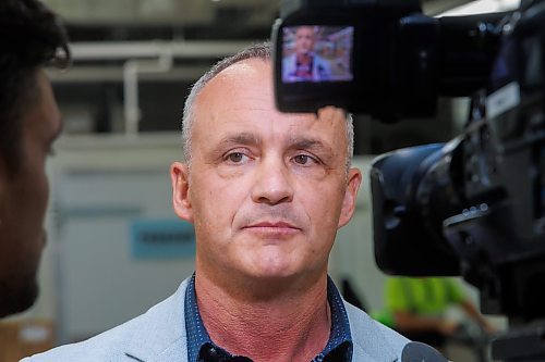 MIKE DEAL / FREE PRESS
Barry Watson, area Vice-President, Corporate Financing and Senior Accounts at Western Canada for Farm Credit Canada (FCC) speaks with media after a press conference with Vince Barletta, President and CEO, Harvest Manitoba where they announced at Harvest MB’s facilities (1085 Winnipeg Avenue) Wednesday morning, that FCC will be putting up $500,000 to help Harvest Manitoba expand.
Reporter: Tyler Searle
251001 - Wednesday, October 01, 2025.