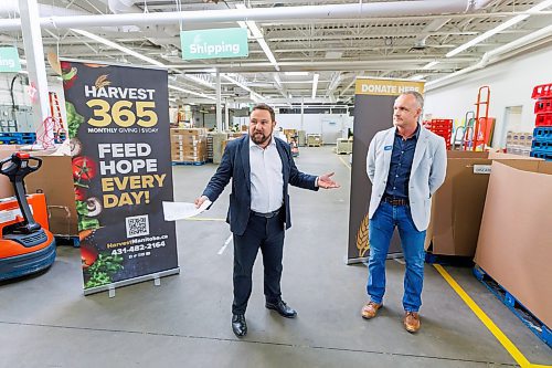 MIKE DEAL / FREE PRESS
Vince Barletta (left), President and CEO, Harvest Manitoba along with Barry Watson (right), area Vice-President, Corporate Financing and Senior Accounts at Western Canada for Farm Credit Canada (FCC) during an announcement at Harvest MB’s facilities (1085 Winnipeg Avenue) Wednesday morning, that FCC will be putting up $500,000 to help Harvest Manitoba expand.
Reporter: Tyler Searle
251001 - Wednesday, October 01, 2025.