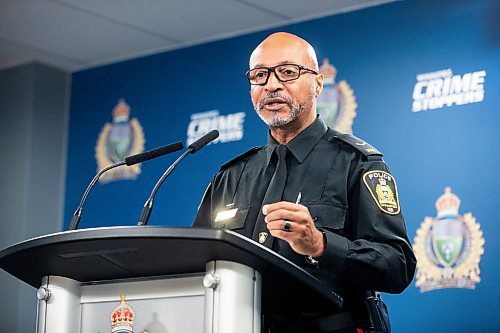 MIKAELA MACKENZIE / FREE PRESS
WPS constable Claude Chancy speaks to the media about recent distraction thefts on Wednesday, Oct. 1, 2025.
For Chris story.
Free Press 2025