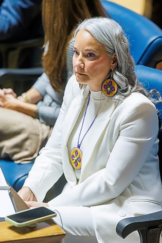 MIKE DEAL / FREE PRESS
Nahanni Fontaine, Minister of Families of Manitoba enters the assembly chamber on the first day of the second session of the 43rd legislature, Wednesday afternoon.
Reporter: Maggie Macintosh
251001 - Wednesday, October 01, 2025.