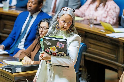 MIKE DEAL / FREE PRESS
Nahanni Fontaine, Minister of Families of Manitoba enters the assembly chamber on the first day of the second session of the 43rd legislature, Wednesday afternoon.
Reporter: Maggie Macintosh
251001 - Wednesday, October 01, 2025.