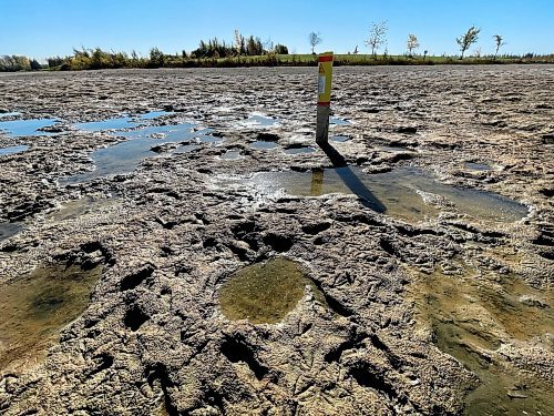 Ruth Bonneville / Free Press 

Standup - Birds Hill Lake empty

Photo of an empty beach reservoir at the man-made lake at Birds Hill Park Thursday.  

Even thought the mid-summer like temperatures up to +26 C draw some to want to get in one last swim of the season, the  man-made lake is drained annually after the summer recreation season to perform regular maintenance.

Oct 2nd,  2025
