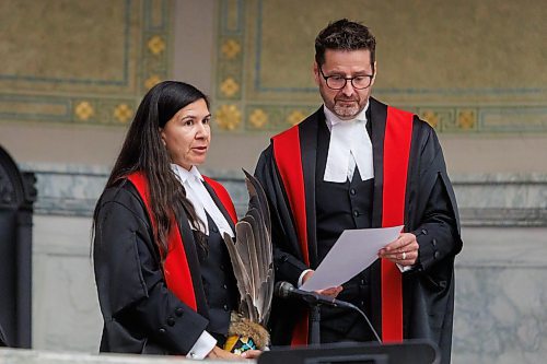 MIKE DEAL / FREE PRESS
Judge Jerilee Ryle is sworn in to the Provincial Court by Chief Judge Ryan Rolston, Friday afternoon at the Law Courts Complex, 408 York Ave.
Standup
251003 - Friday, October 03, 2025.