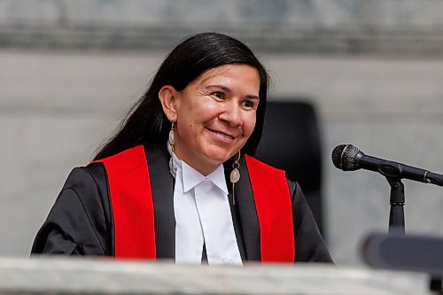 MIKE DEAL / FREE PRESS
Judge Jerilee Ryle is sworn in to the Provincial Court by Chief Judge Ryan Rolston, Friday afternoon at the Law Courts Complex, 408 York Ave.
Standup
251003 - Friday, October 03, 2025.
