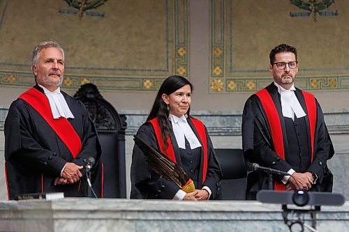 MIKE DEAL / FREE PRESS
Court of King&#x2019;s Bench Chief Justice, Glenn Joyal (left), Provincial Judge Jerilee Ryle (centre), and Provincial Court Chief Judge Ryan Rolston, during the swearing in ceremony of Judge Jerilee Ryle Friday afternoon at the Law Courts Complex, 408 York Ave.
Standup
251003 - Friday, October 03, 2025.