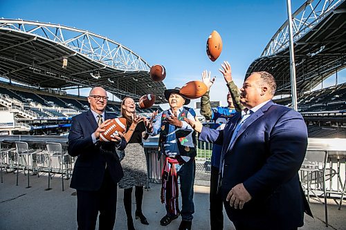 MIKAELA MACKENZIE / FREE PRESS

Mayor Scott Gillingham (left), minister of education Tracy Schmidt, MMF minister of youth and sport Richard Genaille, Travel Manitoba president and CEO Colin Ferguson, and Winnipeg Football Club president and CEO Wade Miller at a Grey Cup festival announcement at Princess Auto Stadium on Monday, Oct. 6, 2025. 

For sports story.
Free Press 2025
