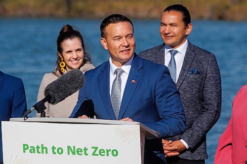 MIKE DEAL / FREE PRESS
Environment and Climate Change Minister Mike Moyes along with Premier Wab Kinew unveils Manitoba&#x2019;s Path to Net Zero during an event at Fort Whyte Alive, 2505 McGillivray Blvd. Monday morning.
Reporter: JS Rutgers
251006 - Monday, October 06, 2025.