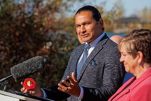 MIKE DEAL / FREE PRESS
Premier Wab Kinew along with Environment and Climate Change Minister Mike Moyes unveil Manitoba&#x2019;s Path to Net Zero during an event at Fort Whyte Alive, 2505 McGillivray Blvd. Monday morning.
Reporter: JS Rutgers
251006 - Monday, October 06, 2025.