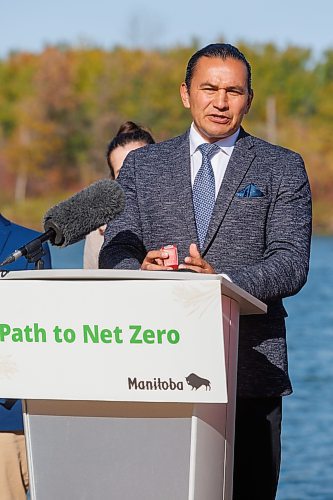 MIKE DEAL / FREE PRESS
Premier Wab Kinew along with Environment and Climate Change Minister Mike Moyes unveil Manitoba&#x2019;s Path to Net Zero during an event at Fort Whyte Alive, 2505 McGillivray Blvd. Monday morning.
Reporter: JS Rutgers
251006 - Monday, October 06, 2025.