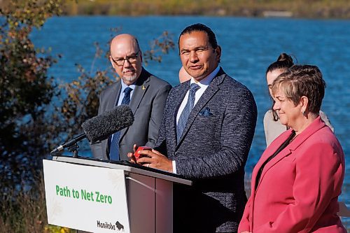 MIKE DEAL / FREE PRESS
Premier Wab Kinew along with Environment and Climate Change Minister Mike Moyes unveil Manitoba&#x2019;s Path to Net Zero during an event at Fort Whyte Alive, 2505 McGillivray Blvd. Monday morning.
Reporter: JS Rutgers
251006 - Monday, October 06, 2025.