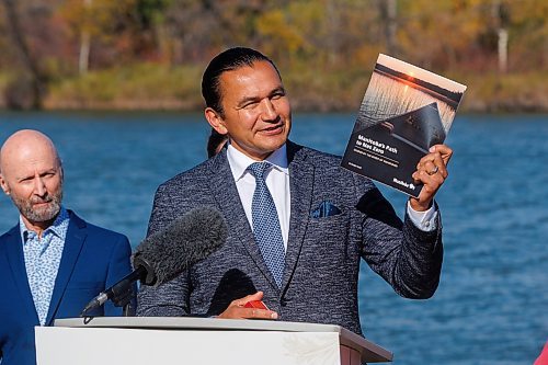 MIKE DEAL / FREE PRESS
Premier Wab Kinew along with Environment and Climate Change Minister Mike Moyes unveil Manitoba&#x2019;s Path to Net Zero during an event at Fort Whyte Alive, 2505 McGillivray Blvd. Monday morning.
Reporter: JS Rutgers
251006 - Monday, October 06, 2025.