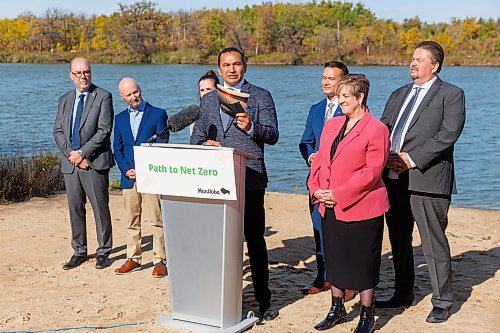 MIKE DEAL / FREE PRESS
Premier Wab Kinew along with Environment and Climate Change Minister Mike Moyes unveil Manitoba&#x2019;s Path to Net Zero during an event at Fort Whyte Alive, 2505 McGillivray Blvd. Monday morning.
Reporter: JS Rutgers
251006 - Monday, October 06, 2025.