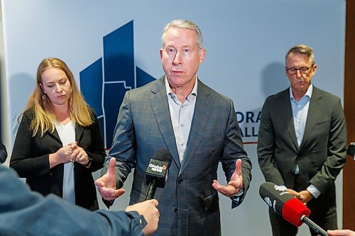 MIKE DEAL / FREE PRESS
Paul Mahon, Past President & CEO, Great-West Lifeco & Canada Life; Chair, CHAR speaks after the Collaborative Housing Alliance REIT (CHAR) announced its first major private investment of $7M from True North Sports and Entertainment and the Mahon Family Foundation during an event at Canada Life, 100 Osborne Street North, Tuesday morning.
Reporter: Scott Billeck
251006 - Monday, October 06, 2025.