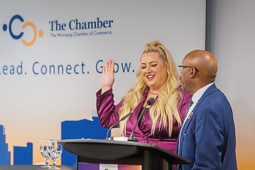 MIKE DEAL / FREE PRESS
Amanda Buhse, incoming chair of the Winnipeg Chamber of Commerce, is sworn in by Markus Chambers, Deputy Mayor for City of Winnipeg, during the Chamber’s AGM being held at The Inn at The Forks, Thursday.
Reporter: AV Kitching
251009 - Thursday, October 09, 2025.