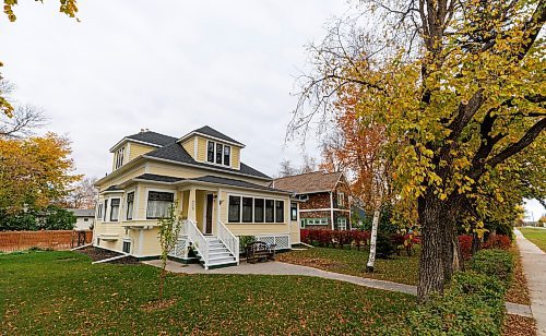 MIKE DEAL / FREE PRESS
The Jonasson House at 48 Third Avenue is one of several heritage homes in Gimli.
October 2025 marks the 150th anniversary of Icelandic immigration to Gimli, MB.
Reporter: Conrad Sweatman
251015 - Wednesday, October 15, 2025.