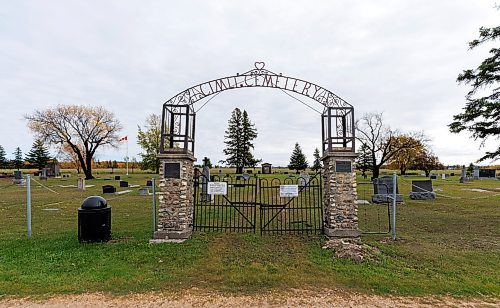 MIKE DEAL / FREE PRESS
Gimli Cemetery
111135 Provincial Road 222. Gimli, RM of Gimli, Manitoba
Reporter: Conrad Sweatman
251015 - Wednesday, October 15, 2025.