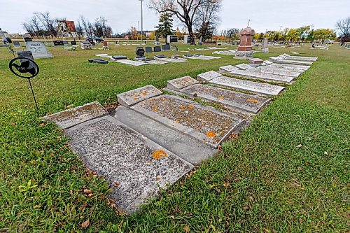 MIKE DEAL / FREE PRESS
Gimli Cemetery
111135 Provincial Road 222. Gimli, RM of Gimli, Manitoba
Reporter: Conrad Sweatman
251015 - Wednesday, October 15, 2025.