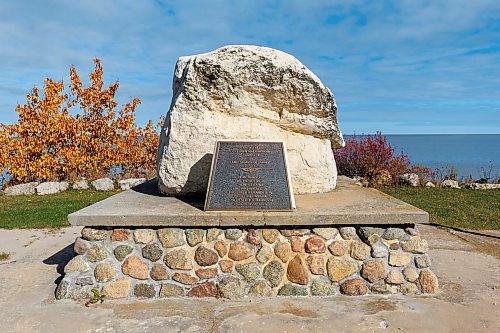 MIKE DEAL / FREE PRESS
White Rock Monument on Williow Island, Gimli, Manitoba
According to Interlake Tourism, the location marks the spot where the first Icelandic settlers were thought to have landed on the shores of Lake Winnipeg. The white rock provided protection where Jon Johansson, the first Icelandic – Canadian child, was born on October 21, 1875.
Reporter: Conrad Sweatman
251015 - Wednesday, October 15, 2025.