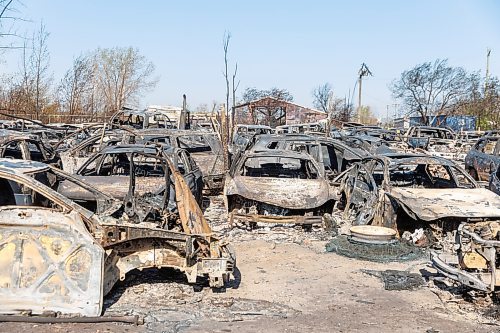 MIKE DEAL / FREE PRESS
Hundreds of burnt out cars sit in a lot at 568 Gunn Road, destroyed by a grassfire that ravaged several businesses in North Transcona on Monday.
Reporter: Nicole Buffie
250513 - Tuesday, May 13, 2025.