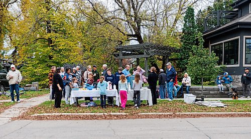 MIKE DEAL / FREE PRESS
A large crowd of neighbours and parents of school kids gather to chat after getting a drink and baked treat at the corner of Waterloo Street and Kingsway.
Every Thursday morning since the beginning of September Jennie MacDonald’s nine-year-old daughter Annie has been setting up a coffee stand on the corner of their street to raise money for CancerCare Manitoba.
Reporter: Eva Wasney
251016 - Thursday, October 16, 2025.