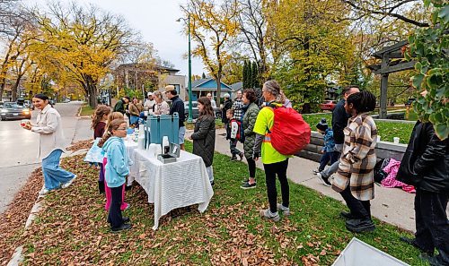 MIKE DEAL / FREE PRESS
A large crowd of neighbours and parents of school kids gather to chat after getting a drink and baked treat at the corner of Waterloo Street and Kingsway.
Every Thursday morning since the beginning of September Jennie MacDonald’s nine-year-old daughter Annie has been setting up a coffee stand on the corner of their street to raise money for CancerCare Manitoba.
Reporter: Eva Wasney
251016 - Thursday, October 16, 2025.