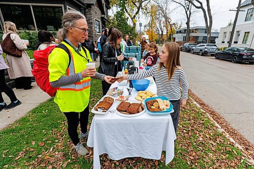 MIKE DEAL / FREE PRESS
Annie MacDonald hands over a treat to Norbert Pachet at the corner of Waterloo Street and Kingsway.
Every Thursday morning since the beginning of September Jennie MacDonald’s nine-year-old daughter Annie has been setting up a coffee stand on the corner of their street to raise money for CancerCare Manitoba.
Reporter: Eva Wasney
251016 - Thursday, October 16, 2025.