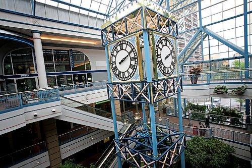 MIKE.DEAL@FREEPRESS.MB.CA WINNIPEG FREE PRESS 090606 The 106-year-old clock in Portage Place Mall that hadn't worked in over 20 years, 'til the operations manager recently repaired it. See david sanderson story