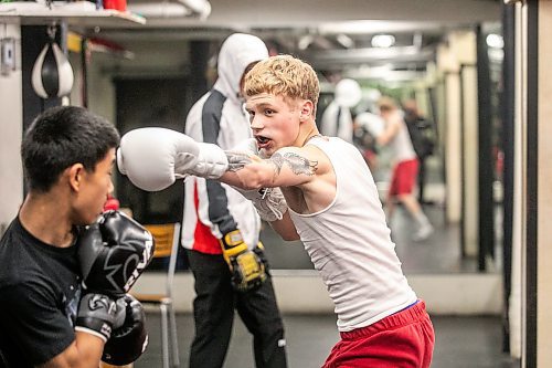 MIKAELA MACKENZIE / FREE PRESS
Jerzy Gallinger, 17-year-old fighter who is competing at provincials with the goal of earning a spot at nationals, on Thursday, Oct. 16, 2025.
For Taylor story.
Free Press 2025
