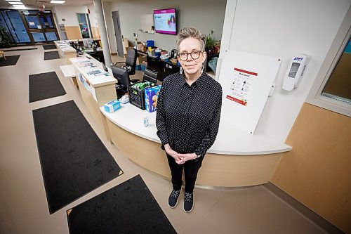 MIKE DEAL / WINNIPEG FREE PRESS
Kim Bailey, Director, Prevention Testing and Wellness at Nine Circles Community Health Centre, during a tour of the Pit Stop at 705 Broadway.
See Katrina Clarke story
221215 - Thursday, December 15, 2022.