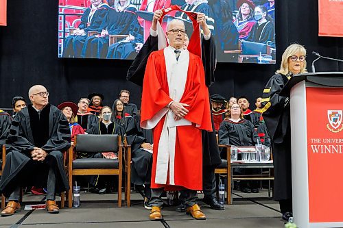 MIKE DEAL / FREE PRESS
Dr. Todd Mondor, President and Vice-Chancellor, University of Winnipeg, bestows an honourary doctorate on Scott Oake.
Graduates along with friends and family attend the University of Winnipeg’s 127th fall Convocation at Duckworth Centre Friday morning.
Along with celebrating the work of students, staff and faculty the University bestowed an honourary doctorate on Scott Oake.
Standup
251017 - Friday, October 17, 2025.