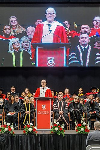 MIKE DEAL / FREE PRESS
Scott Oake speaks after receiving an honourary doctorate.
Graduates along with friends and family attend the University of Winnipeg’s 127th fall Convocation at Duckworth Centre Friday morning.
Along with celebrating the work of students, staff and faculty the University bestowed an honourary doctorate on Scott Oake.
Standup
251017 - Friday, October 17, 2025.