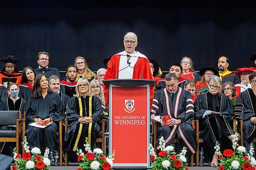 MIKE DEAL / FREE PRESS
Scott Oake speaks after receiving an honourary doctorate.
Graduates along with friends and family attend the University of Winnipeg’s 127th fall Convocation at Duckworth Centre Friday morning.
Along with celebrating the work of students, staff and faculty the University bestowed an honourary doctorate on Scott Oake.
Standup
251017 - Friday, October 17, 2025.