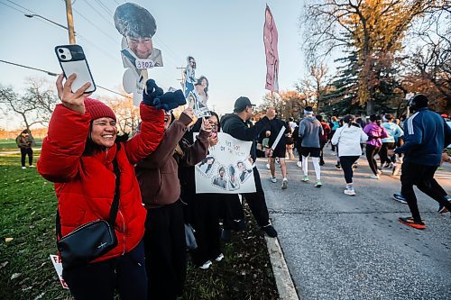 JOHN WOODS / FREE PRESS
Jasmin, from left, Allizon, Frenchy and Norman cheering on friends and relatives as runners participate in the WFPS Run Sunday, October 19, 2025.
Reporter: ?