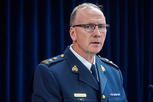 RCMP Supt. Rob Lasson speaks during a press conference in Winnipeg on Monday. (Mike Deal/Winnipeg Free Press)
